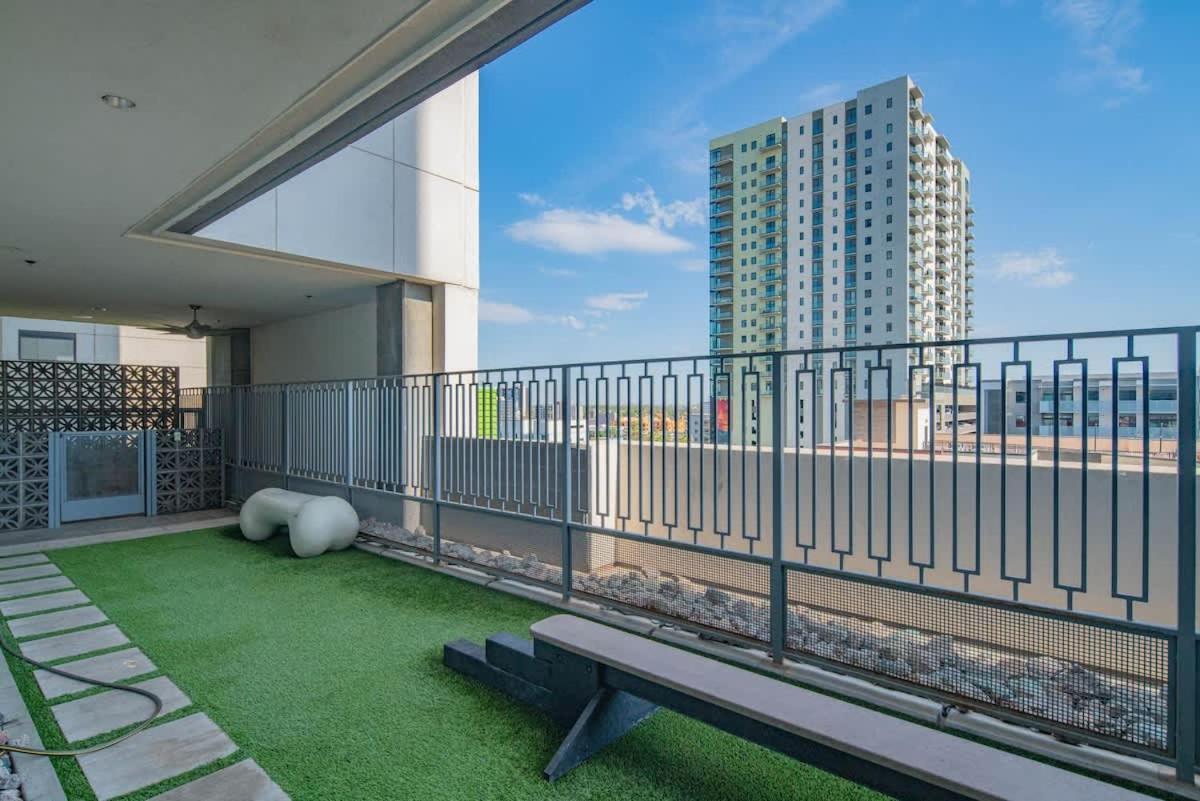 Appartamento Detailed 2Bd, Highrise Dt, Pool, Gym, Parking, Sleeps 8 Phoenix Esterno foto