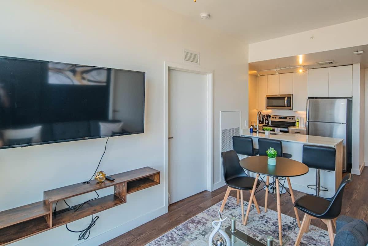 Appartamento Detailed 2Bd, Highrise Dt, Pool, Gym, Parking, Sleeps 8 Phoenix Esterno foto