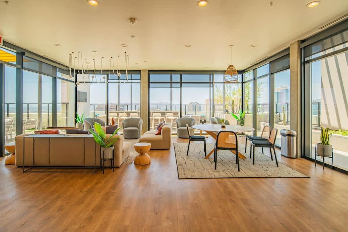 Appartamento Detailed 2Bd, Highrise Dt, Pool, Gym, Parking, Sleeps 8 Phoenix Esterno foto