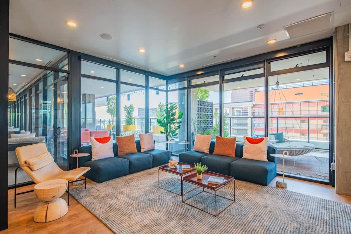 Appartamento Detailed 2Bd, Highrise Dt, Pool, Gym, Parking, Sleeps 8 Phoenix Esterno foto