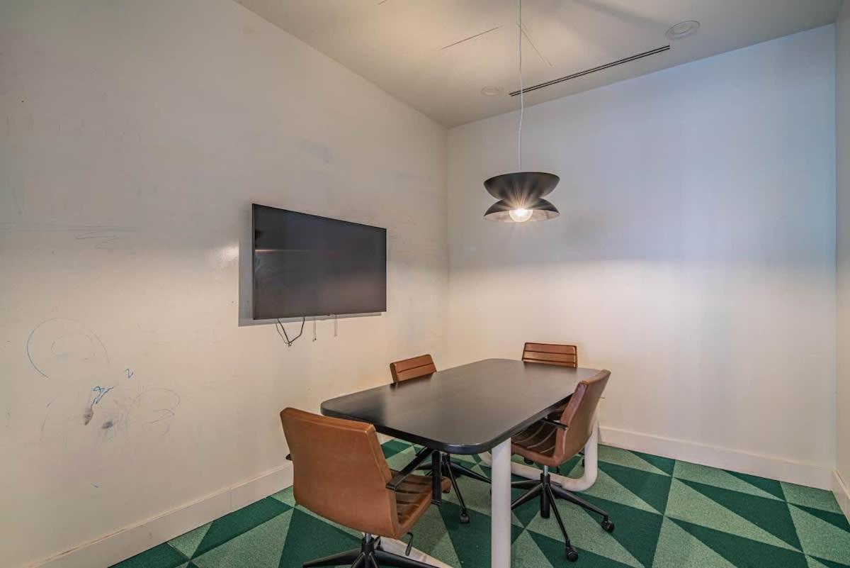 Appartamento Detailed 2Bd, Highrise Dt, Pool, Gym, Parking, Sleeps 8 Phoenix Esterno foto