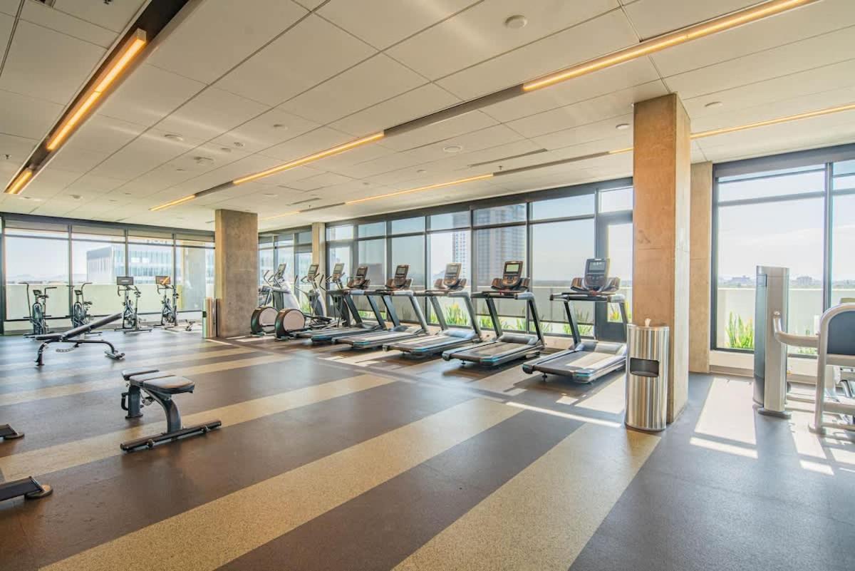 Appartamento Detailed 2Bd, Highrise Dt, Pool, Gym, Parking, Sleeps 8 Phoenix Esterno foto