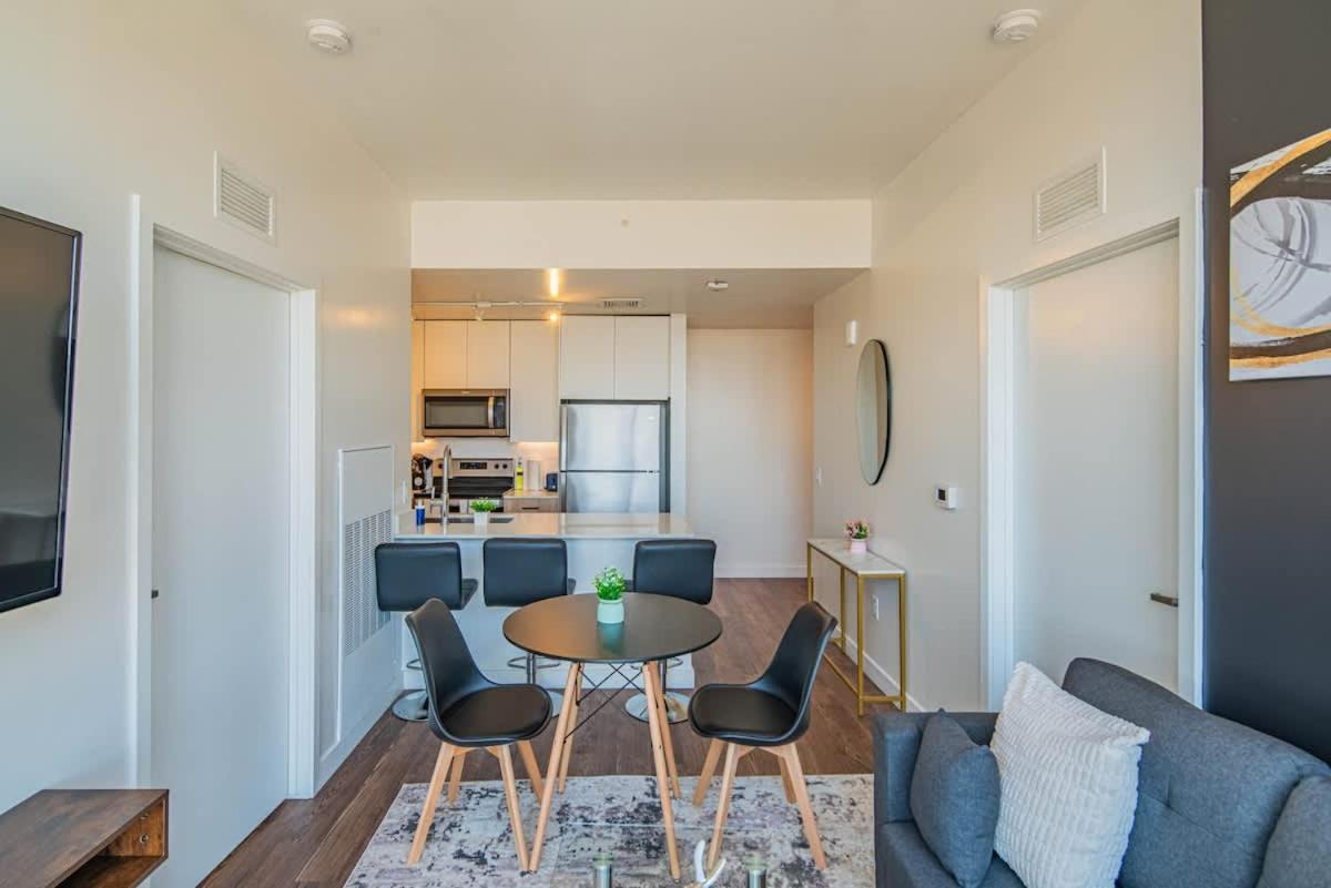 Appartamento Detailed 2Bd, Highrise Dt, Pool, Gym, Parking, Sleeps 8 Phoenix Esterno foto