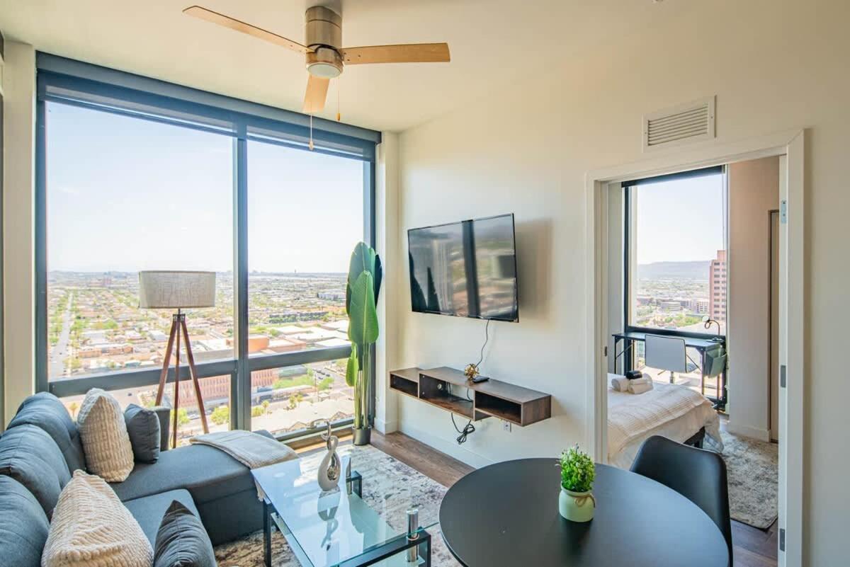 Appartamento Detailed 2Bd, Highrise Dt, Pool, Gym, Parking, Sleeps 8 Phoenix Esterno foto
