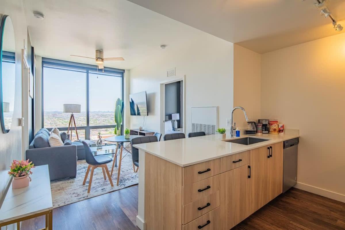 Appartamento Detailed 2Bd, Highrise Dt, Pool, Gym, Parking, Sleeps 8 Phoenix Esterno foto