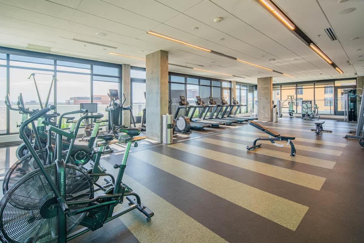Appartamento Detailed 2Bd, Highrise Dt, Pool, Gym, Parking, Sleeps 8 Phoenix Esterno foto