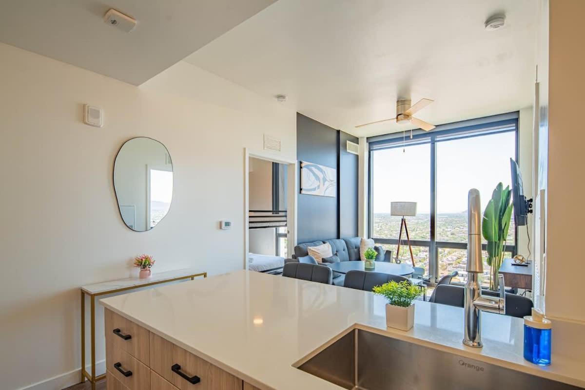 Appartamento Detailed 2Bd, Highrise Dt, Pool, Gym, Parking, Sleeps 8 Phoenix Esterno foto