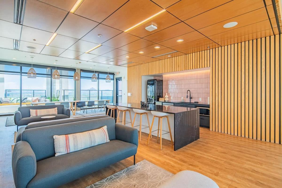 Appartamento Detailed 2Bd, Highrise Dt, Pool, Gym, Parking, Sleeps 8 Phoenix Esterno foto